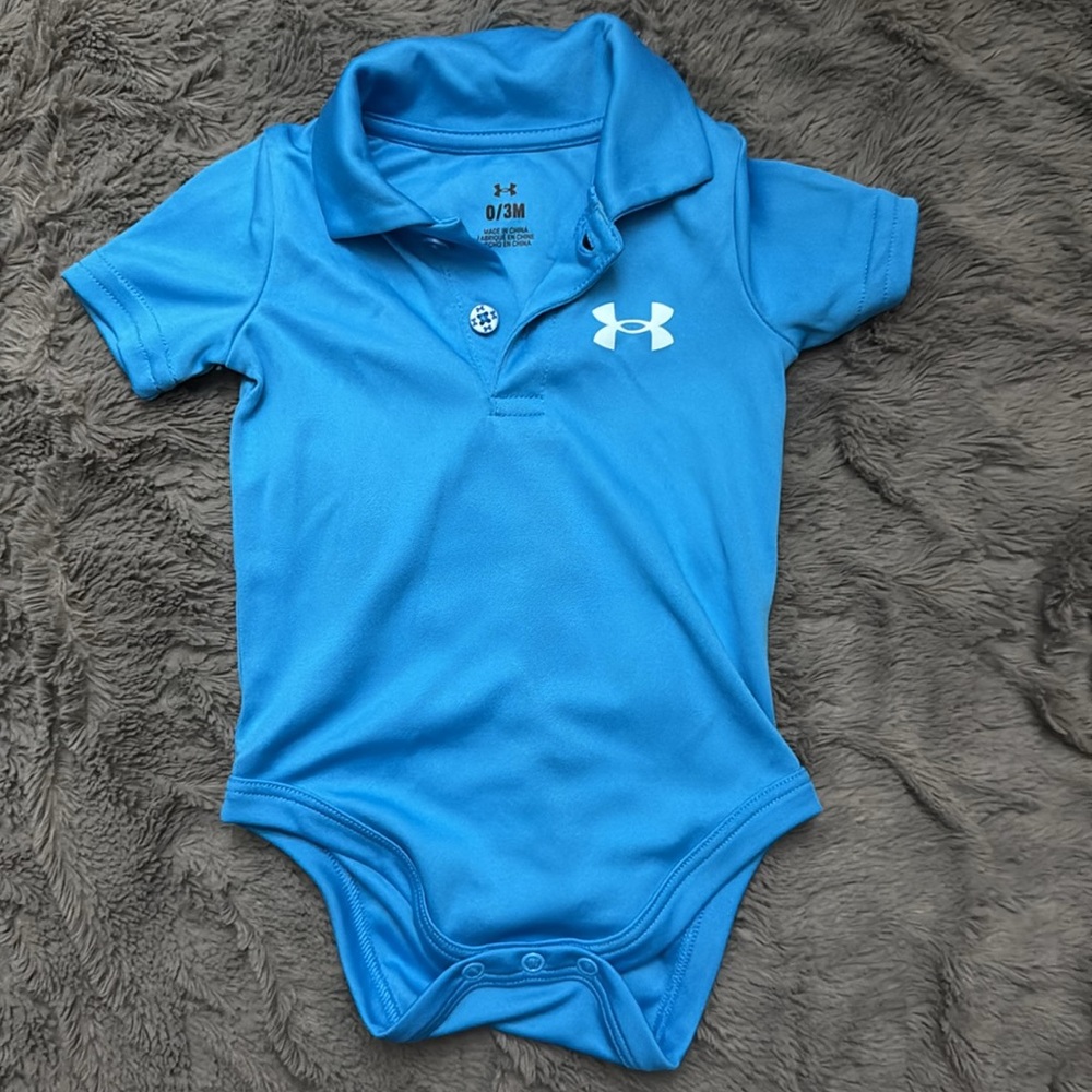 Lot of SIX baby onesies - Picture 2 of 7